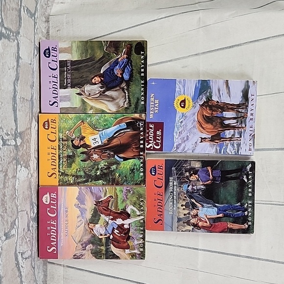 Vintage 90s The  Saddle Club Paperback Novels Set of 5 - Picture 4 of 9